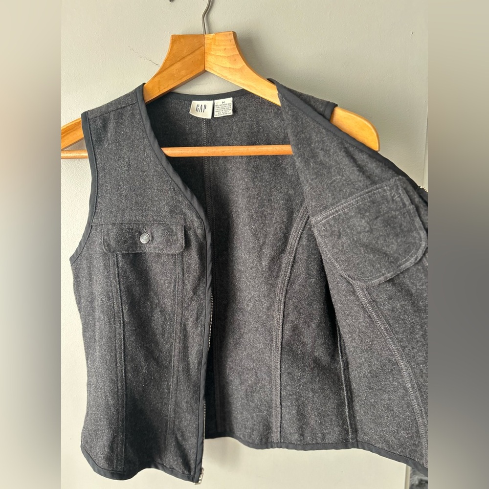 ✌️4 for $20✌️ Gap recycled wool vest - Picture 9 of 11